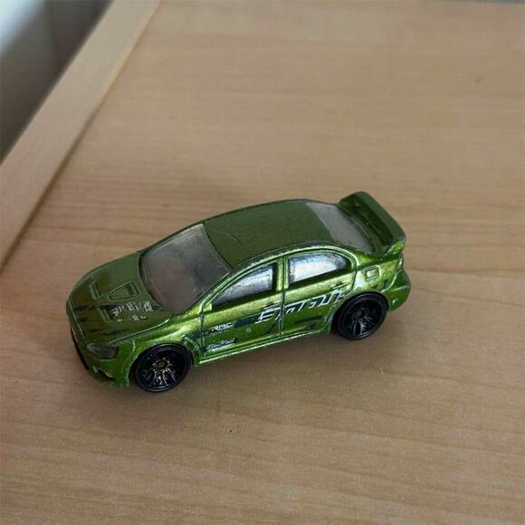 Y2K Hot Wheels 2008 Mitsubishi Lancer Evolution Diecast Car Green 1:64 Gold Base - Picture 5 of 6